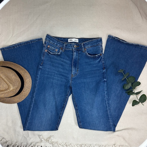 Zara High Waist Flare Jeans (women’s 4) - Picture 1 of 4